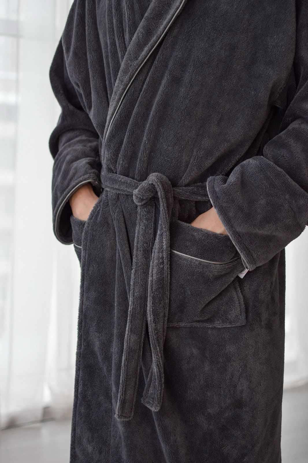 Мъжки халат в сиво