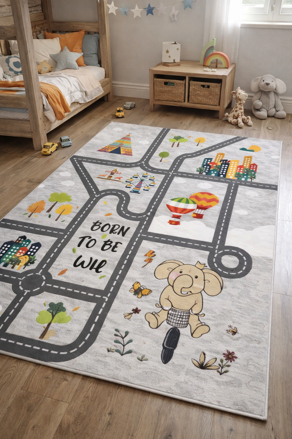 Детски килим в сиво с пътна карта и игрив градски дизайн