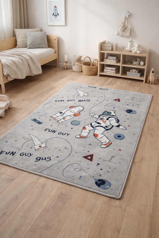 Килим за детска стая в сиво с космонавт - КОСМОС