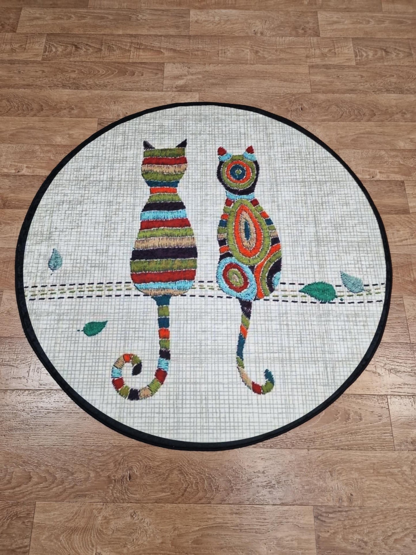Килим в кръгла форма - КОТКИ