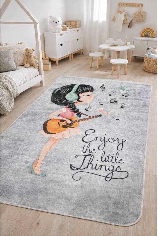 Детски килим с момиче и китара Enjoy the Little Things – сив килим за детска стая