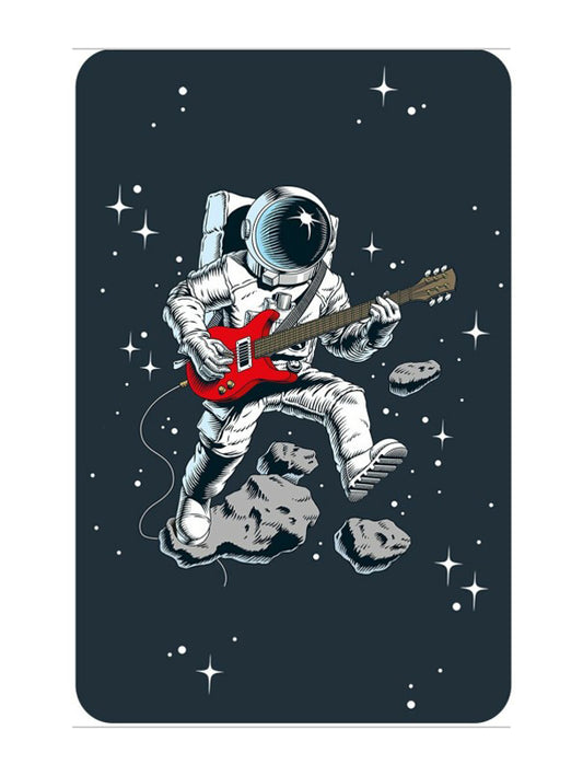 Килим с астронавт и китара – модерен килим в тъмен цвят за тийн стая