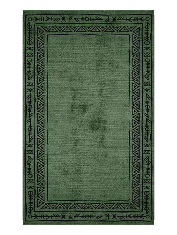 Килим в зелено и черно с етно бордюр